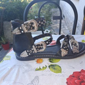 Sandali št 38