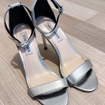 Sandali Steve Madden, velikost 37