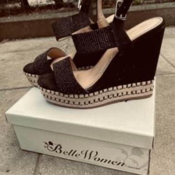 Sandali z polno peto