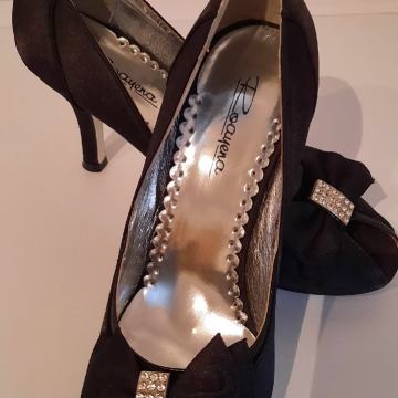 sandali z visoko petko