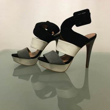 Usnjeni sandali Zara, številka 38