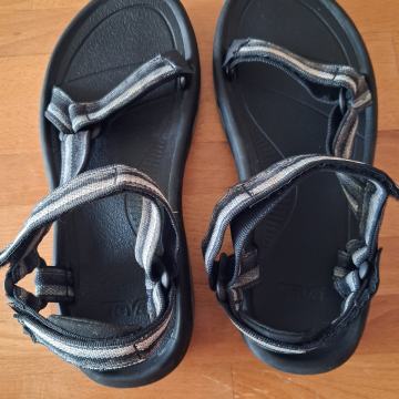 Teva sandali - št.40