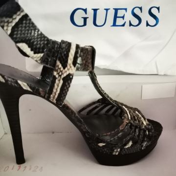 Usnjeni sandali Guess 39