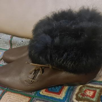 usnjeni krzneni čevlji, št. 38