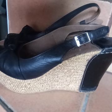 Modni usnjeni sandali s polno peto, 39