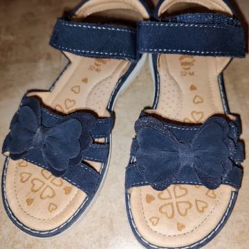 Usnjeni sandali št. 32