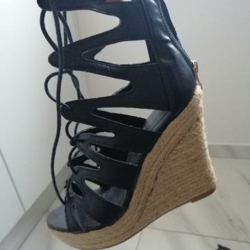 Ž. SANDALI Z VISOKO PETO ŠT. 37 IN 38