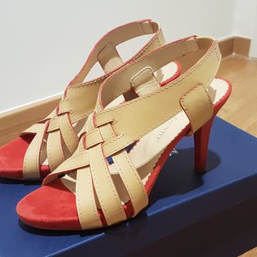 Zelo lepi sandali italijanske blagovne znamke Moda di Fausto, št. 38