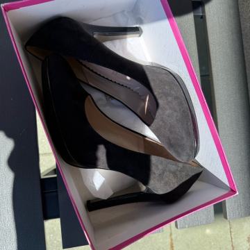 ženski čevlji in sandali 39