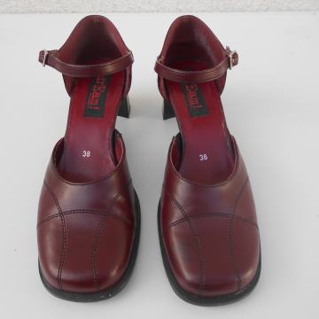 Ženski  čevlji št. 38