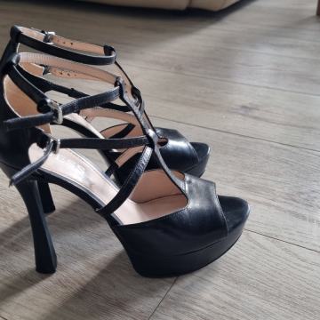 Ženski črni sandali št. 7 1/2