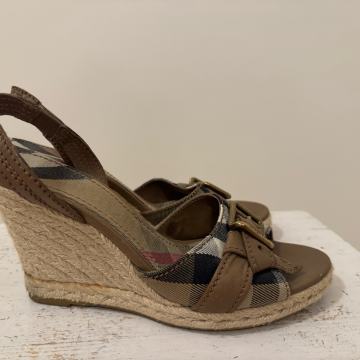 Ženski sandali Burberry vel. 37