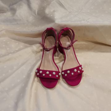 Ženski sandali, vel. 36