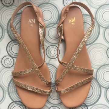 Zlati sandali 39