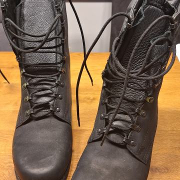 Kakovostne usnjene vodoodporne zimske čevlje Suola št. 44