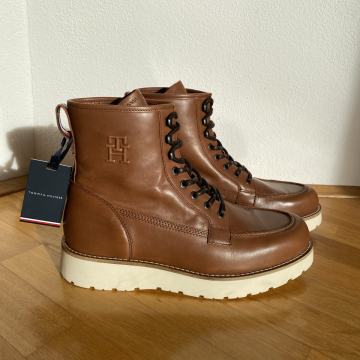 Novi skornji Tommy Hilfiger st. 44