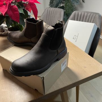 UGG origonal, moški škornji - gležnarji št. 43, NOVI, nikoli NOŠENI