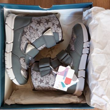 Dekliški NOVI Geox škornji št.36