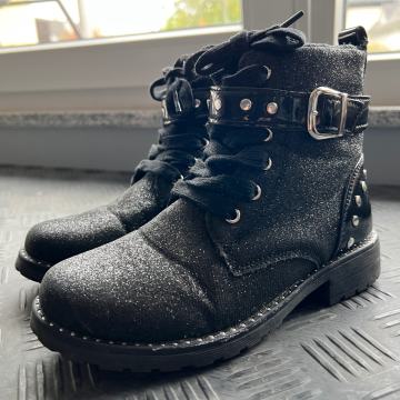 Dekliški gležnarji