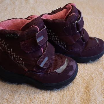 Dekliški škornji št. 24