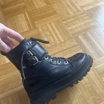 Dekliski skornji Zara St. 30