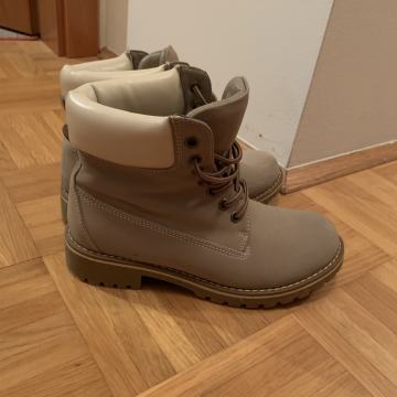 Dekliški visoki čevlji, še. 37