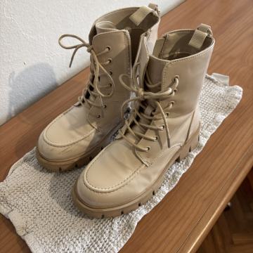 Dekliški zimski škornji DeeZee št. 33 (bež barve)