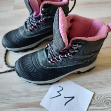 Dekliški zimski škornji št. 31. Kot novi