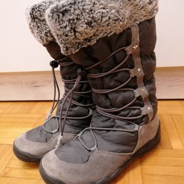 Dekliški zimski škornji št. 33