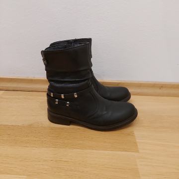 Elegantni dekliški škornji, št 33