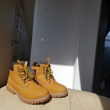 Fantovski gležnarji-piščančki novi št. 32 znamke Next, 1 par