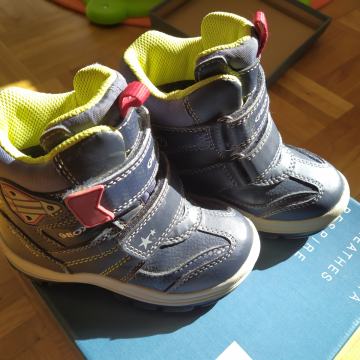 Zimski čevlji GEOX št. 24