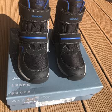 Novi Geox zimski škornji št. 32