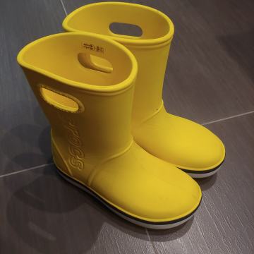 P: gumijaste škornje Crocs št. 32/33