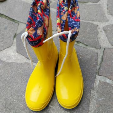 Gumijasti škornji, št. 33