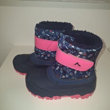 McKinley škornji št 32 / 33, podloženi