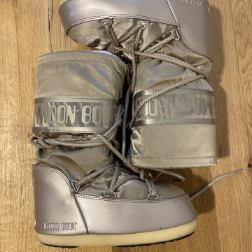 Moon bootsi bronaste barve