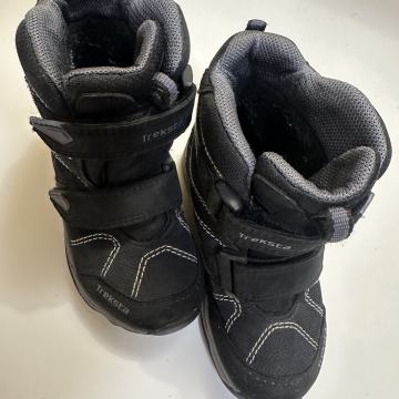 Nepremočljivi Treksta Goretex črni škornji