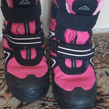 Otroški roza škornji (št. 35)