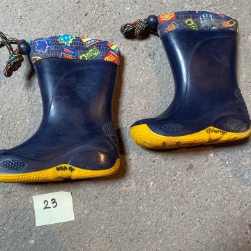 Otroški škornji, velikost 23