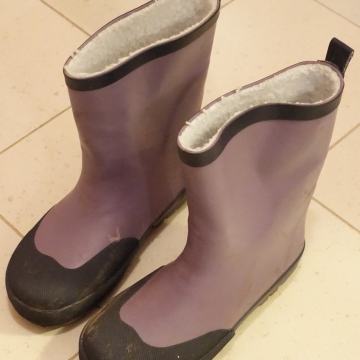 Podloženi gumijasti škornji št. 32