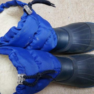 Podloženi otroški škornji, št. 32, kot novi