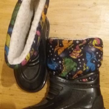 Prodam škornji št.23