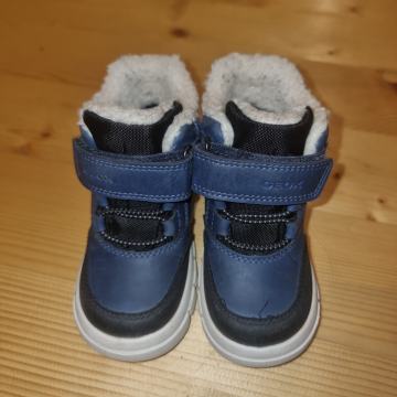 Škornji Geox št.23