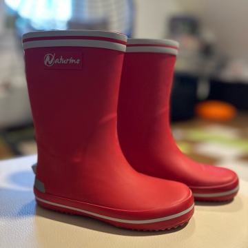 Škornji, št. 28, več vrst