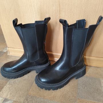 Škornji št 36-37 novo