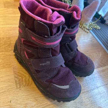 Škornji Superfit št 34