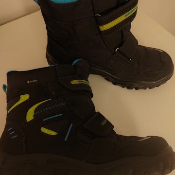 Super fit skornji st 37