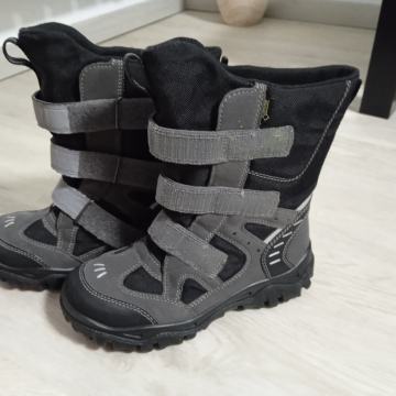 Novi superfit škornji št.34