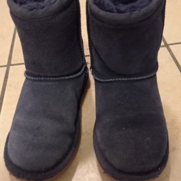 Temno modri usnjeni škornji - piščančki - s pravo ovčko, številka 31